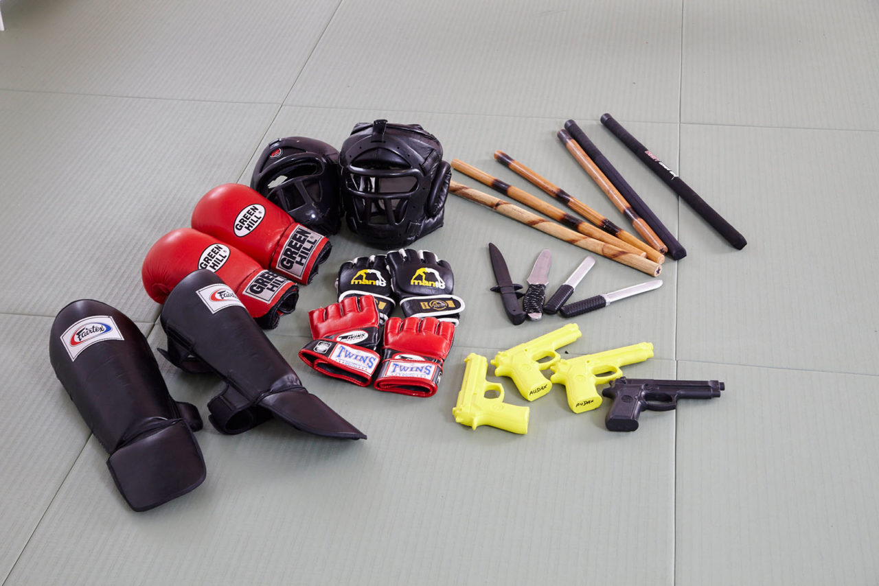 Schutzausrüstung und Trainingswaffen, Boxing gloves, MMA Handschuhe